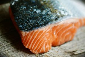 Nu consumaţi aceste produse! Noi loturi de somon afumat, contaminate cu listeria