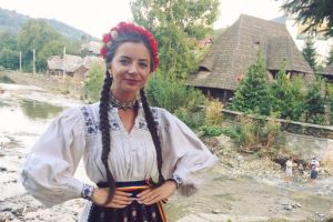 FOTO/VIDEO. Silvia Șuth, tânăra sătmăreancă ce duce mai departe tradiţia muzicii populare româneşti