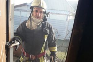 Un pompier din Ghioroc, în timpul liber, a ţinut sub control un incendiu până la venirea colegilor cu autospecialele