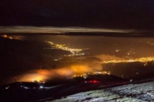  Începe cursa nocturnă pe Parângul Mic. Zeci de sportivi vor alerga în zăpadă, pe întuneric