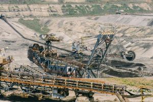 Încă un angajat CEO, mort la serviciu! Făcea pază la un excavator