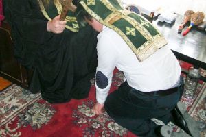 Preotul ”bătăuş” din judeţul Alba, condamnat definitiv la pedeapsa amenzii penale după ce a agresat un minor de 17 ani. Curtea de Apel a majorat cuantumul amenzii penale