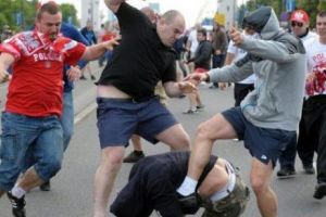 Bătaie ca în filme într-o şcoală din Satu Mare. Un elev este BĂTUT cu BESTIALITATE de colegi - VIDEO