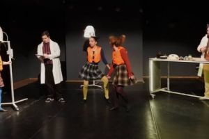 „Laika. Numele meu e Câine“, un spectacol despre prietenii noştri canini, la Teatrul Ariel