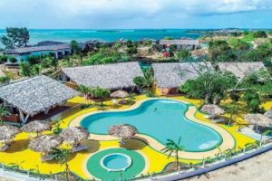 DESI TREBUIA SA ASCULTE COMENZILE GARDIENILOR,Radu Mazăre, COORDONEAZA ca un patron isteric la hotelul lui din Madagascar. Mărturiile turiştilor sunt savuroase