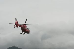 NENOROCIRE pe DN79 A: Accident DEOSEBIT de GRAV, soldat cu un MORT! Alte două persoane se zbat între VIAŢĂ şi MOARTE