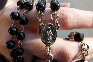 Reprezentantul Vaticanului în Franţa, anchetat pentru abuz sexual