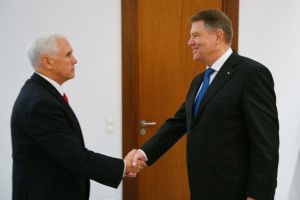Klaus Iohannis s-a întâlnit cu vicepreşedintele american Mike Pence. Care au fost temele de discuţie