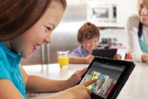Copiii sunt supăraţi pe PĂRINȚIi că le publică poze pe INTERNET fără voia lor