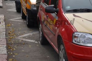 Taximetrist păcălit de trei tineri! Motivul pentru care l-au chemat la Scoarţa