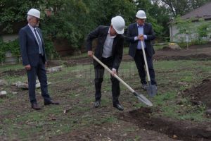 A început construcţia Centrului de Radioterapie şi Diagnostic Oncologic de la Spitalul de ...