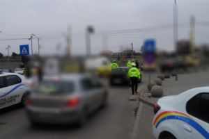 Șofer de taxi, cu permisul suspendat, depistat in trafic de politistii locali din Constanta. Ce alte nereguli au sanctionat agentii (galerie foto) 
