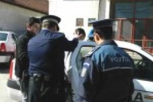 Cinci tineri cautati pentru ispasirea unor pedepse au fost prinsi si incarcerati