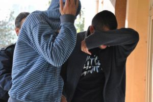 Tineri din Sebeş prinşi în flagrant în timp ce furau bunuri dintr-o firmă
