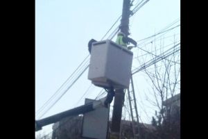 Continua lucrarile de taiere a cablurilor tv, telefonie si internet de pe principalele bulevarde din municipiul Constanta