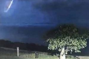 „S-ar putea să nu fim singuri” : Poliţiştii difuzează imagini tulburătoare despre un obiect asemănător OZN-ului. VIDEO în articol