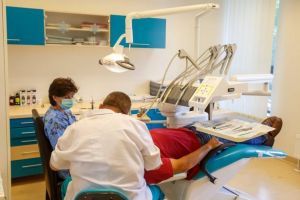 Servicii stomatologice gratuite pentru persoanele asistate social din Galaţi