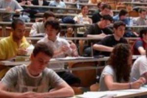 SCANDAL URIAŞ în Educaţie. Zeci de DIPLOME FALSE la o renumită facultate din Bucureşti