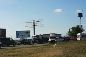 Accident cu DESCARCERARE la intrare in Ploiesti, langa Lukoil. 3 masini implicate
