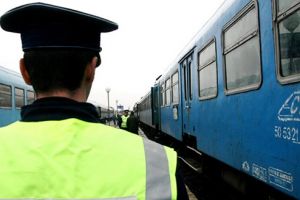 Tâlhărit şi bătut în tren de un infractor periculos