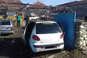Autoturism  în flăcări, la Runcu