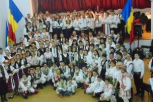 Balul Portului Popular, la Brădet, dar de Mărţişor oferit oamenilor locului