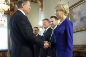 Pompierii PIROMANI ai preşedintelui