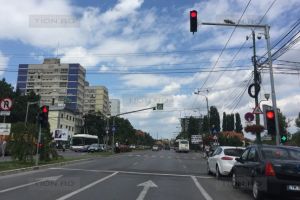 Ambulanţă pentru un călător căzut în autobuz. Șoferul STPT a pus frână, o maşină i-a tăiat calea