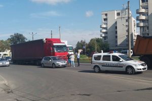 GALERIE FOTO. Acroşaj la Finanţe. Trafic îngreunat