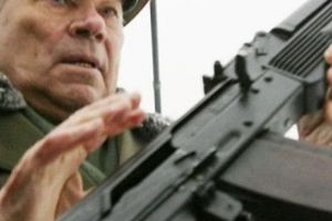 Director ROSTEC: „Industria militară rusă a înregistrat o cerere tot mai mare pentru armele Kaşaşnikov”