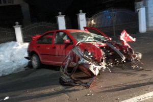 Doi tineri în stare foarte gravă, după un accident produs la 110 km/h