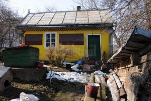 Două surori, de 85 şi 72 de ani, au fost găsite moarte în locuinţa lor din Ipoteşti