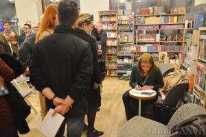 „Eu cu cine votez?” – Lansarea celei mai recente cărţi a conferenţiarului Cristina Matiuţa, despre dinamica partidelor, prilej de dialog cu publicul (FOTO)