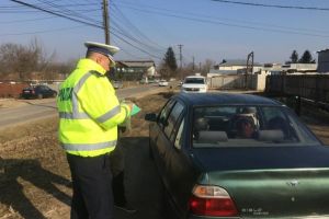 L-a mancat in... ITP! Un sofer a luat o amenda record pentru revizia tehnica expirata, taximetrie ilegala, lipsa trusei medicale si numere neconforme