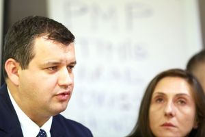 Preşedintele PMP, la Timişoara, despre Dăncilă: „Cred că înainte de a ieşi în public, fumează ceva”