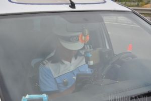 Ilegalist non-stop. Un bihorean a ajuns în arest, după ce a fost prins pentru a şaptea oară fără permis la volan