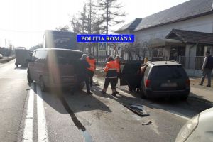 FOTO – Accident între Rm. Vâlcea şi Sibiu pe DN7. Trei maşini implicate