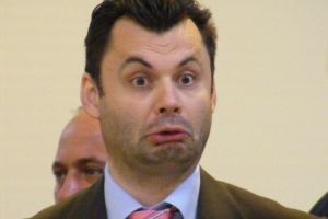 L-am prins cu chilotii in vine! Cum s-a gandit Dobre sa mai dea o teapa ploiestenilor, crezand ca nu-l vede nimeni :)