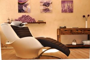 Intervenţii estetice ilegale la un salon de înfrumuseţare. Ministerul Sănătăţii face plângere penală