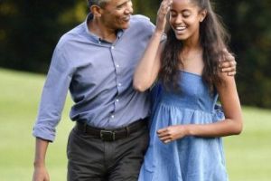 Fetele lui Clinton şi Bush au SĂRIT în apărarea Maliei Obama. Fotografiile cu sticla de vin în mâna au DECLANŞAT controverse în SUA. Foto în articol