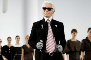 Designerul casei de modă Chanel, Karl Lagerfeld, a murit