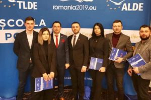 Vara la mare, iarna la munte: Tinerii din ALDE s-au scolit la Sinaia