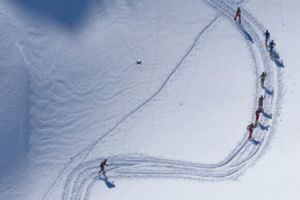 Cadrele ISU se întrec în competiţia de schi din Poiana Braşov