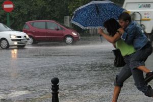 Pompierii fac recomandări pentru furtunile ce vor veni