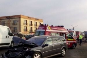 ACCIDENT în LANȚ. Un drum naţional COMPLET BLOCAT după ce PATRU AUTOVEHICULE s-au CIOCNIT