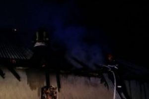 Maramures: Fetita de 11 luni a fost gasita, de pompieri, carbonizata. Politia a deschis dosar penal