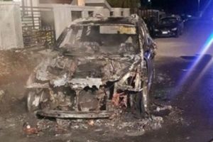 Atac la Dumbrăviţa Un BMW X5 a fost făzut zob