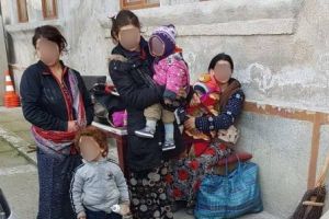 FOTO. Cerşetorii din Sălaj s-au întors în Satu Mare. Au fost puşi pe tren şi trimişi acasă