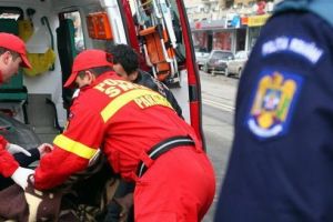 Fată de 12 ani decedată după ce a căzut dintr-un microbuz!