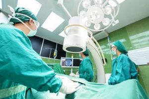 PREMIERA MONDIALA! Operaţie în premieră la Iaşi cu Robotul Mazor X, unic în lume